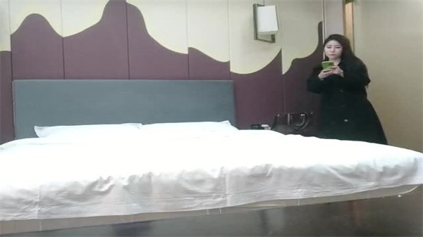 [探花新作]四川嫩妹初体验 23岁极品身材任君探索 深夜激战实录